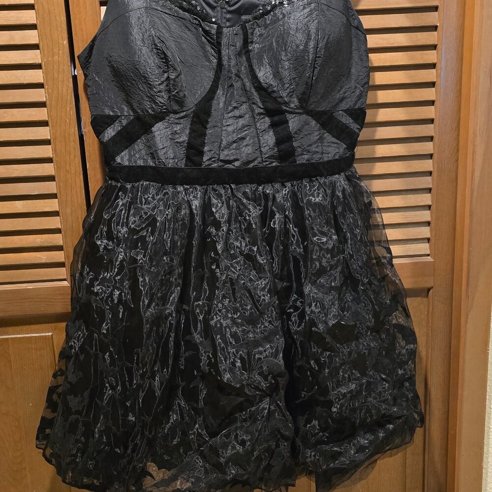 RARE - DC Comics Batman Formal Dress from Hot Topic - Picture 6 of 9